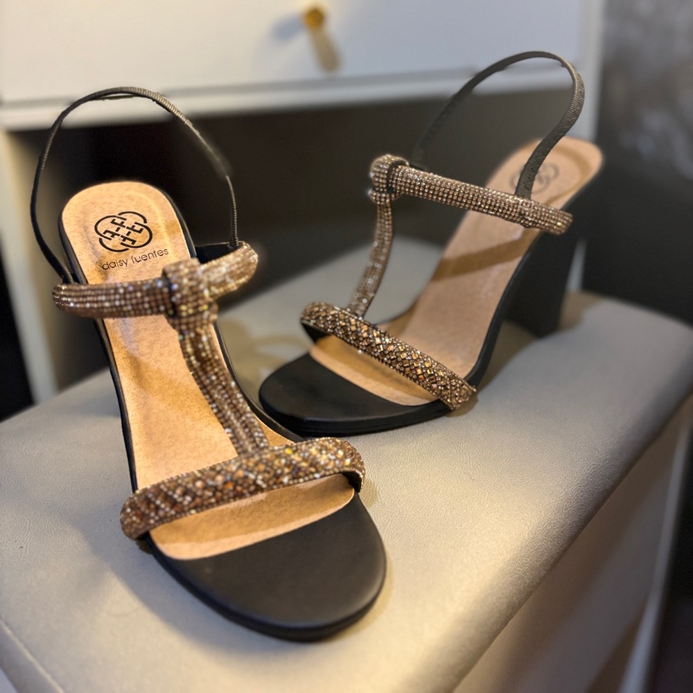 Daisy Fuentes Brown and Black Heels with Chunky Heel and T-Strap